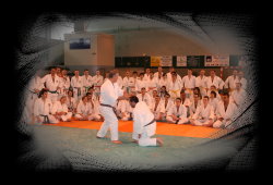 Des stagiaires tr&egrave;s attentifs aux explications techniques fournies par Me J.J. Qu&eacute;ro